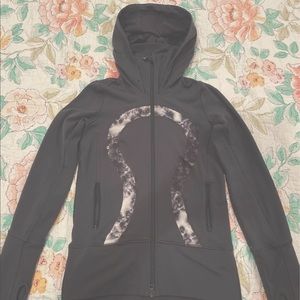 Lululemon sweater / athletic jacket